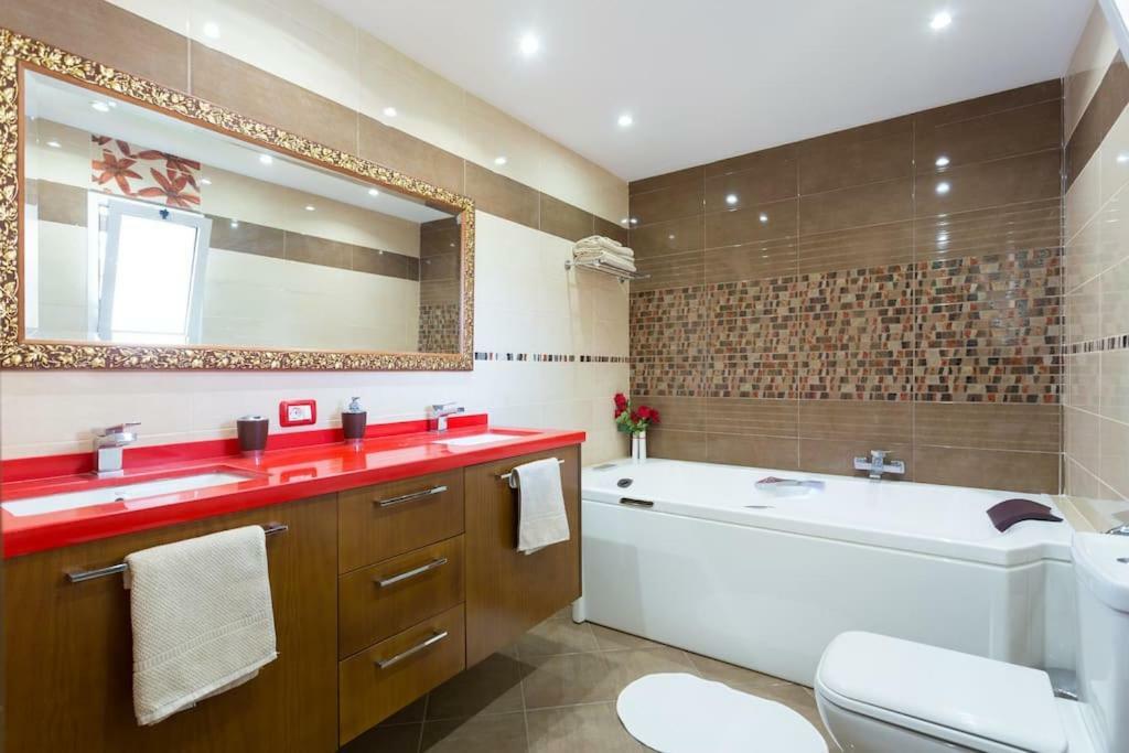 Villa Blanca Tenerife - Private Rooms - Terrace And Bbq, 5 Minutes From The Beach And Airport サン・イシドロ エクステリア 写真