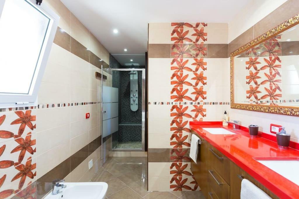 Villa Blanca Tenerife - Private Rooms - Terrace And Bbq, 5 Minutes From The Beach And Airport サン・イシドロ エクステリア 写真